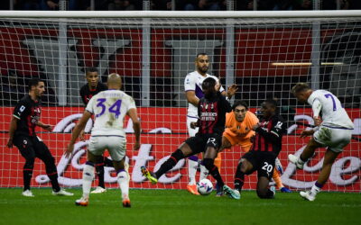 Clamoroso a San Siro: al Milan servono tanta fortuna e qualche errore arbitrale per vincere al 94′