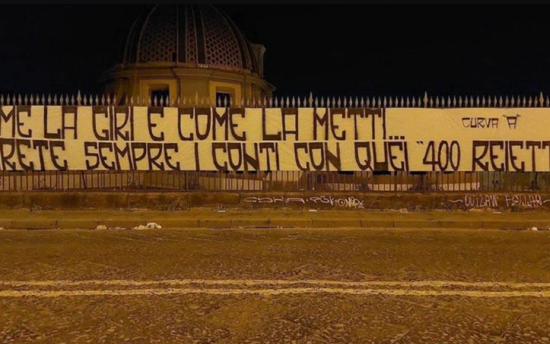 FOTO – Striscioni in città contro la famiglia De Laurentiis